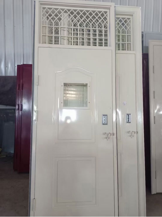 西宁学校教室门