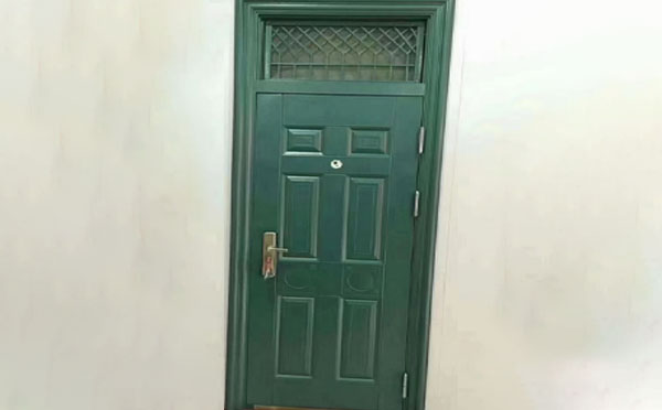 西宁学校教室门