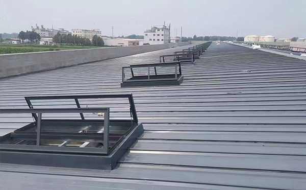 某中学室内体育馆西宁排烟窗改造项目