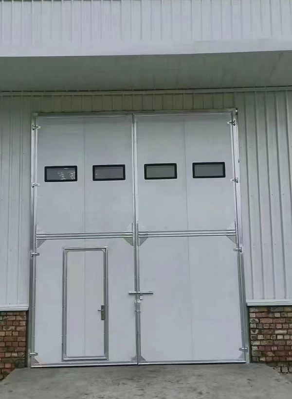 西宁工业门在设备装配车间出入口的实施记录