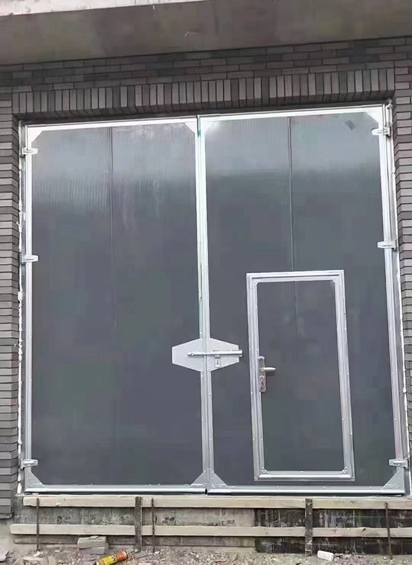 西宁工业平开门在大型设备制造车间的应用实例